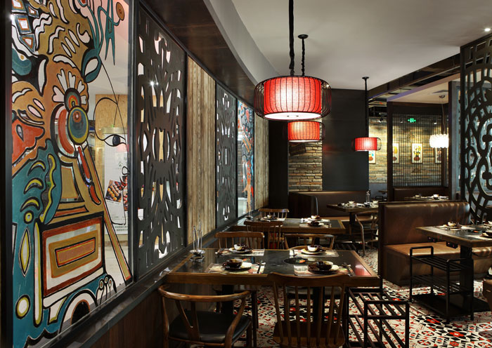 沉穩(wěn)、古樸、自然、寧靜的火鍋店隔斷方案設(shè)計效果圖