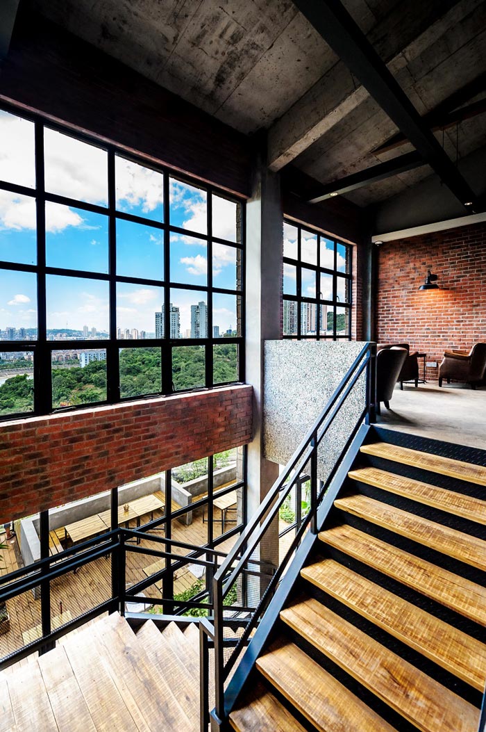 340平方工業(yè)風與LOFT風格相結合的餐廳樓梯設計效果圖