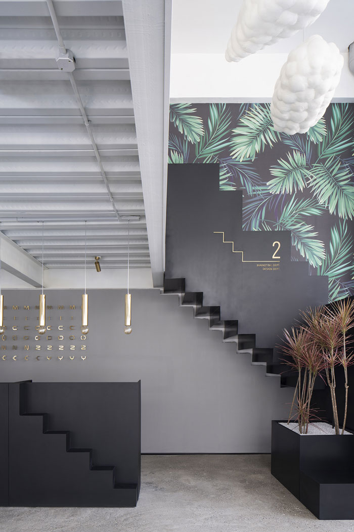 家具公司辦公室樓梯裝修設(shè)計(jì)效果圖