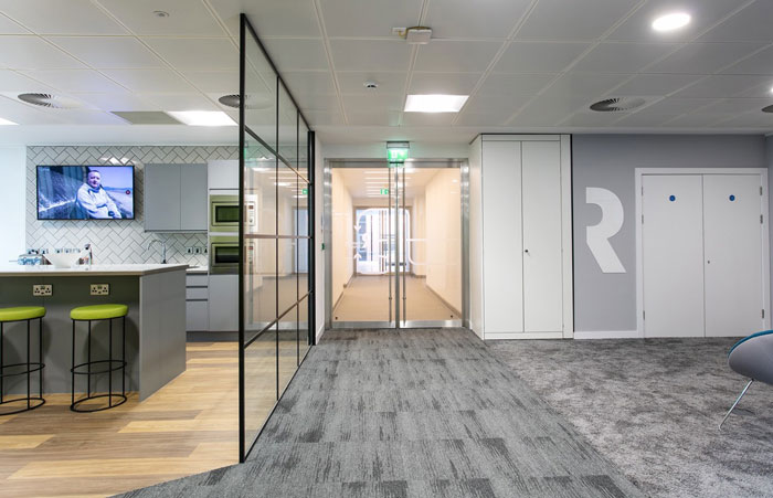 人力資源公司辦公室過道裝修設(shè)計效果圖