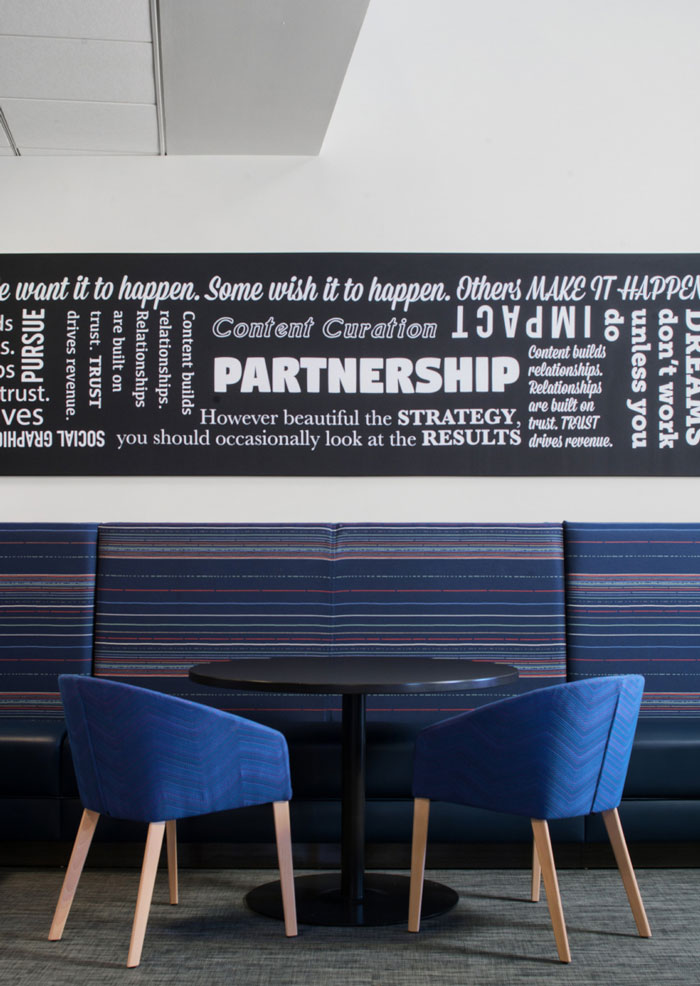 營(yíng)銷策劃公司辦公室交流區(qū)域裝修設(shè)計(jì)效果圖