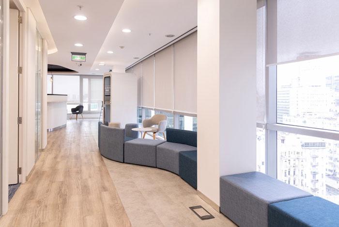 美容公司辦公室過道休息區裝修設計效果圖