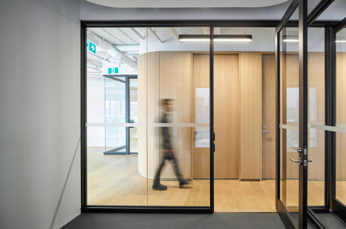 投資集團(tuán)辦公室動線裝修設(shè)計效果圖