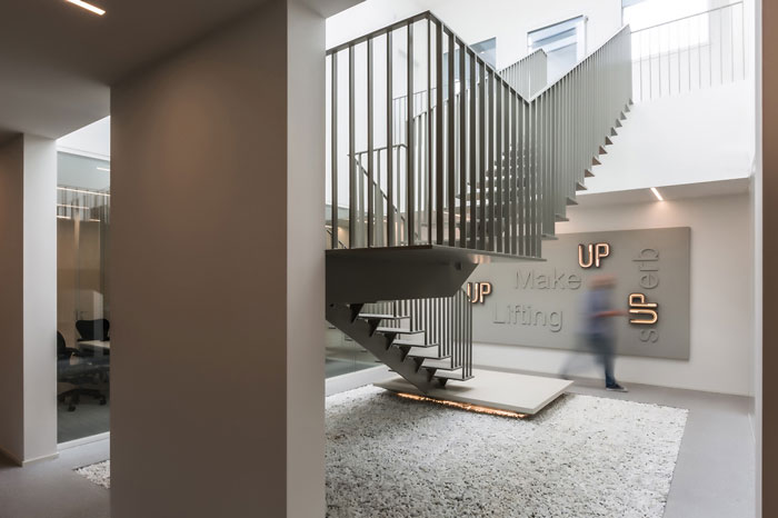 化妝品公司辦公室樓梯裝修設計效果圖