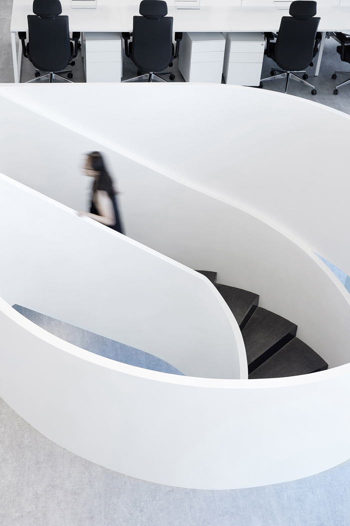 科技辦公樓旋轉樓梯裝修設計效果圖