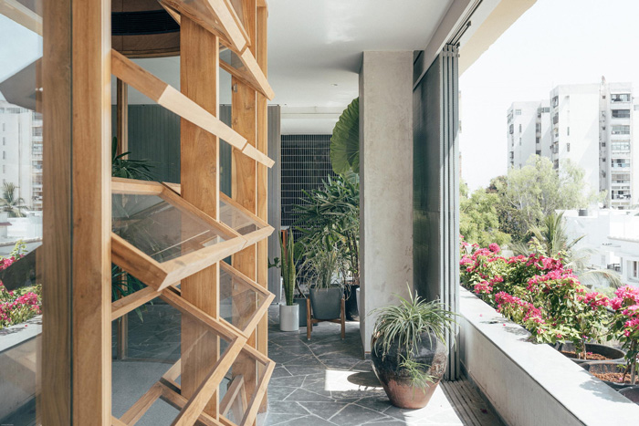 500平方事務(wù)所接待區(qū)陽臺(tái)裝修設(shè)計(jì)效果圖