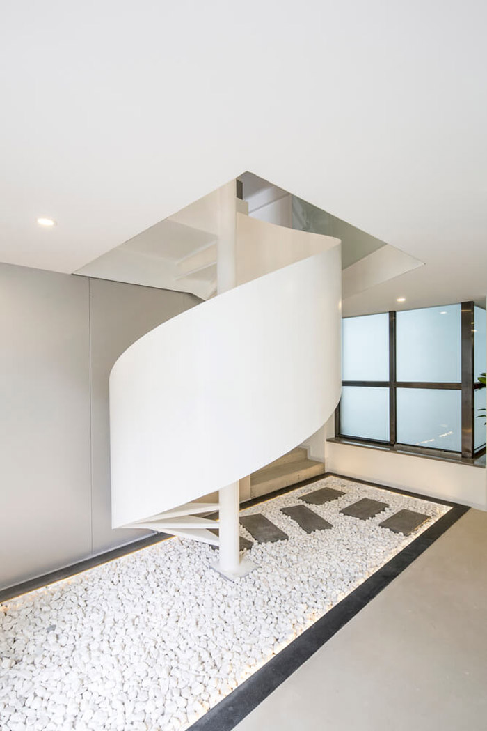 創(chuàng)想實驗室旋轉(zhuǎn)樓梯裝修設計效果圖