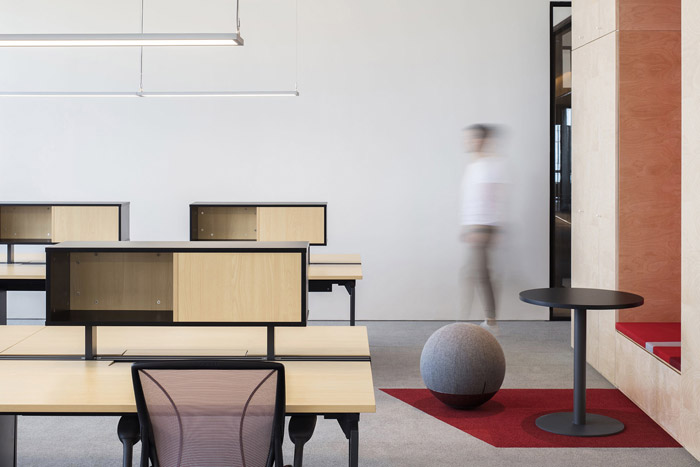 集團辦公室辦公區(qū)設計效果圖